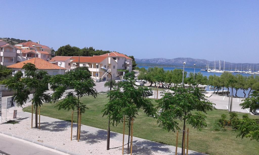 Basil Apartments And Rooms Betina  Εξωτερικό φωτογραφία